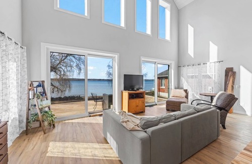 Leeds and the Thousand Islands House | Gananoque Getaway: Discover The 1000 Islands from Your Riverfront Retreat