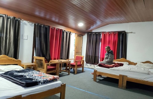 Bhatwari Hotel | Ganga River View