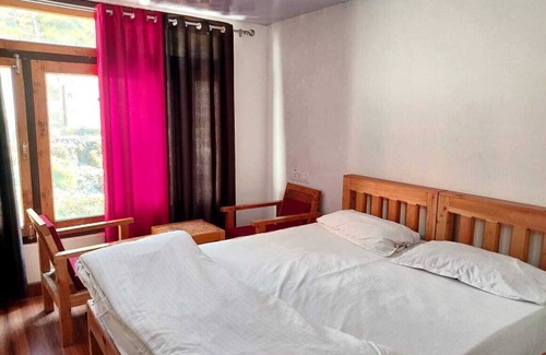 Bhatwari Hotel | Ganga River View