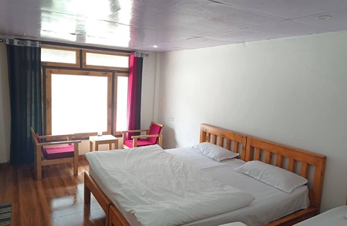 Bhatwari Hotel | Ganga River View