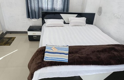 Diamond Harbour House | Gangasagar Das Guest House