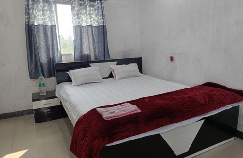 Diamond Harbour House | Gangasagar Das Guest House