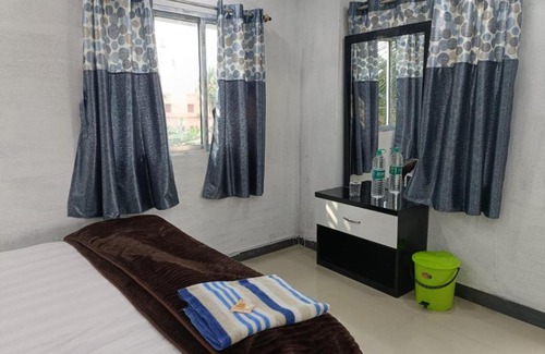 Diamond Harbour House | Gangasagar Das Guest House