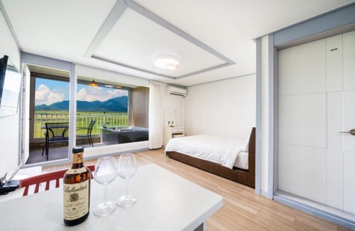 Ganghwa House | Ganghwa Joayo Spa Pension