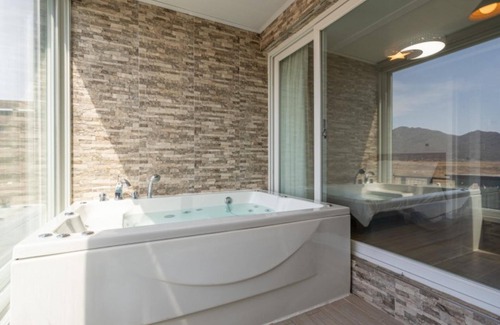 Ganghwa House | Ganghwa Joayo Spa Pension