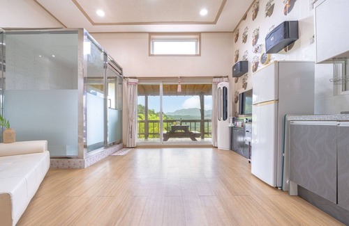 Oeseo House | Gapyeong Art Pension