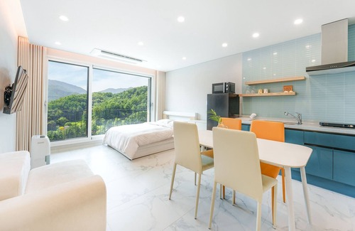 Sang House | Gapyeong Staysumok Pool Villa Pension