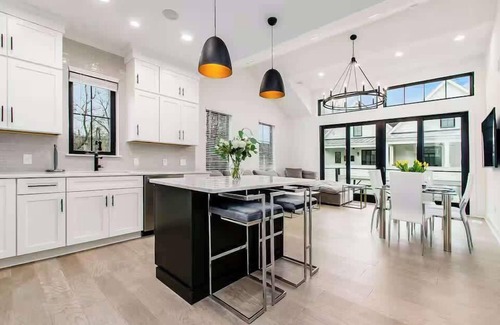 Italian Village House | Garage Parking - Convention – Short North