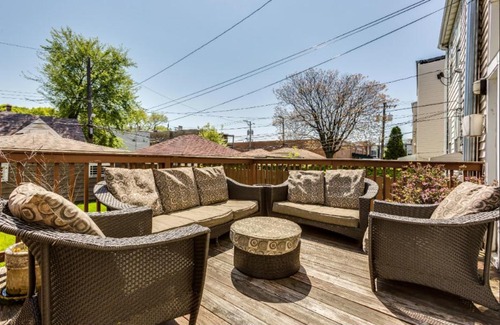 Logan Square Apartment | Garage Parking - Vintage Charm - and a Fabulous Location! Easily Enjoy the Best of Chicago!