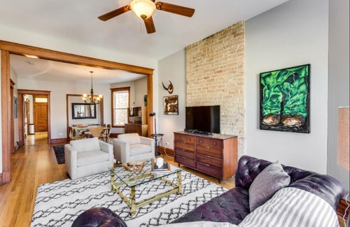 Logan Square Apartment | Garage Parking - Vintage Charm - and a Fabulous Location! Easily Enjoy the Best of Chicago!