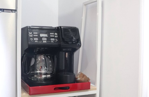 Brampton Apartment | Garden 2 Bedroom Apartment - Free Parking/Wifi/Laundry/Workstation