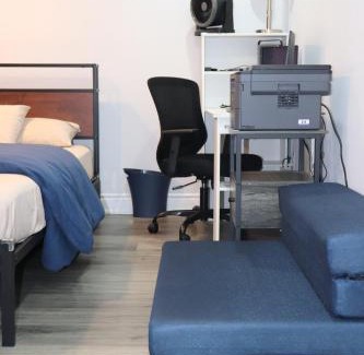 Brampton Apartment | Garden 2 BR Apt - Free Parking Wifi Laundry Workstation