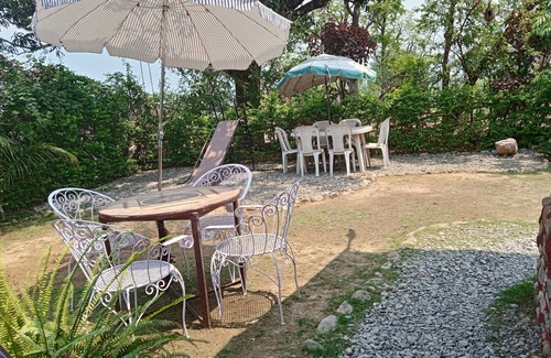 Bullawala House | Garden and mountain view villa