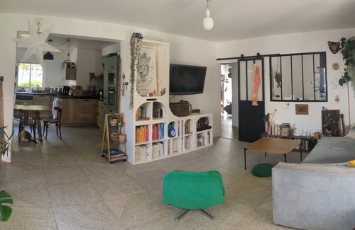 La Garde Apartment | Garden apartment 5 minutes from the sea