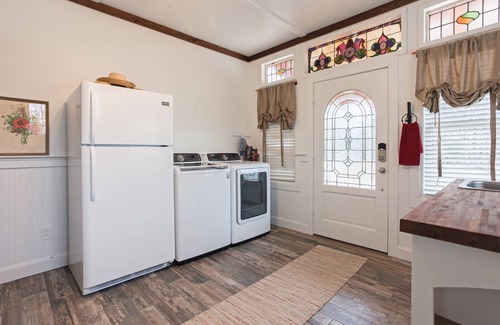 Royse City Cabin | Garden Cottage - Charming Cabin in the Woods