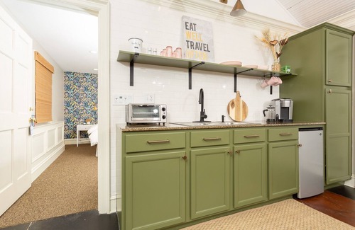 Indianapolis Cottage | Garden Cottage - INDY/CARMEL/DWNTWN/MONON TRAIL/GRAND PARK