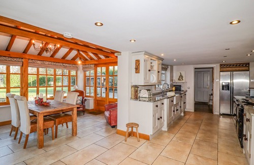 Loversall Cottage | GARDEN COTTAGE, pet friendly, character holiday cottage in Doncaster