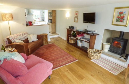 Ovington Cottage | GARDEN COTTAGE, pet friendly, character holiday cottage in Ovington
