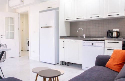 Milas Apartment | Garden Floor Flat w Garden 1 min to Beach in Milas