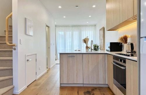 Grey Lynn Condo | Garden Gem 2 BDR+1 Study Townhouse Near Ponsonby