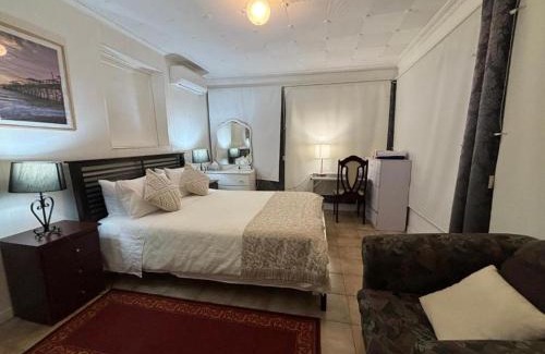 Airport West House | Garden Guesthouse - Melbourne Airport Accommodation