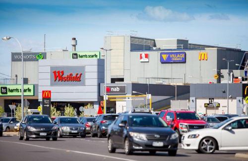 Airport West House | Garden Guesthouse - Melbourne Airport Accommodation