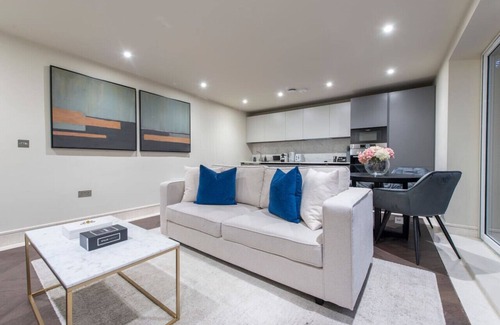Chigwell Apartment | Garden Haven: Luxe 1BR 1BA Chigwell Retreat