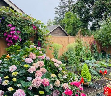 Saanich West House | Garden home in Victoria -Beautiful home in Victoria