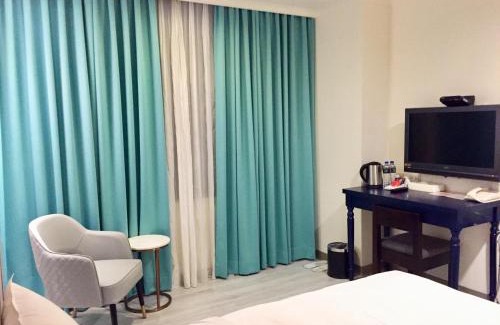 Central District Hotel | Garden Hotel