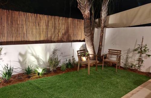 Ra'ananna Apartment | Garden House By IsrApart