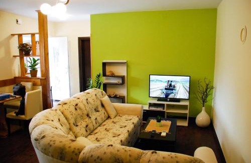 Sarsoni House | Garden House