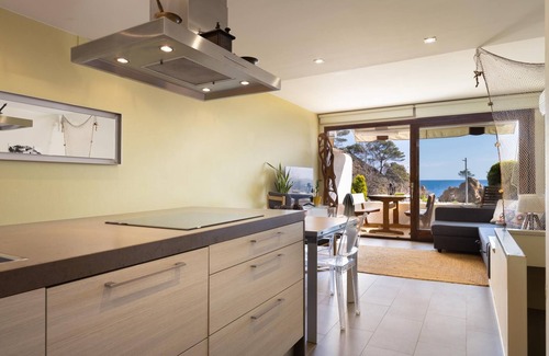 Tossa de Mar Apartment | GARDEN HOUSE IN FRONT OF THE BEACH