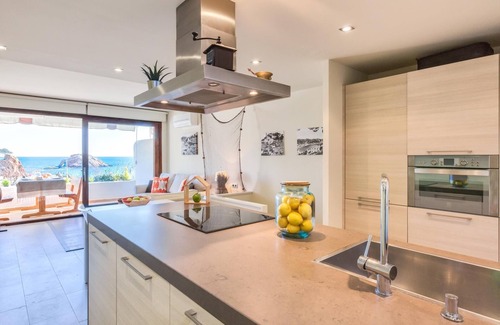 Tossa de Mar Apartment | GARDEN HOUSE IN FRONT OF THE BEACH