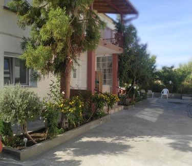 Pangaio House | Garden House Rustic Apartment