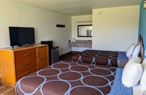 Pine Forest Hotel | Garden Inn & Suites