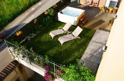 Lierna Apartment | Garden Jacuzzi Lake View