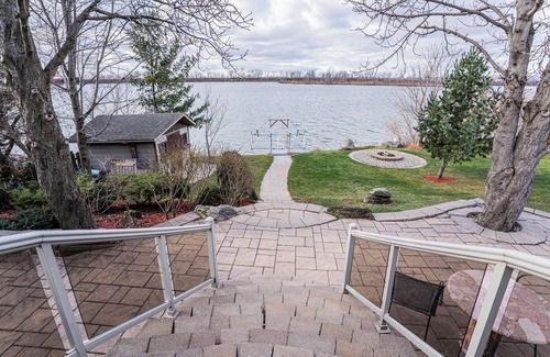 Montreal House | Garden-Lake Access: Sunroom w/15m DT & Parking