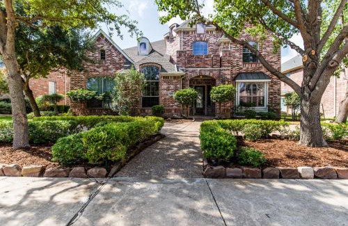 Plano House | Garden Laurel