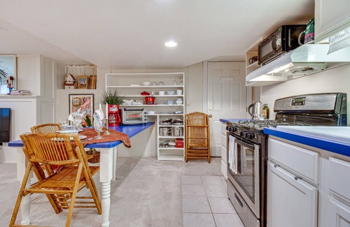 Clifton Apartment | Garden-Level Cincinnati Apartment: Walkable Area!