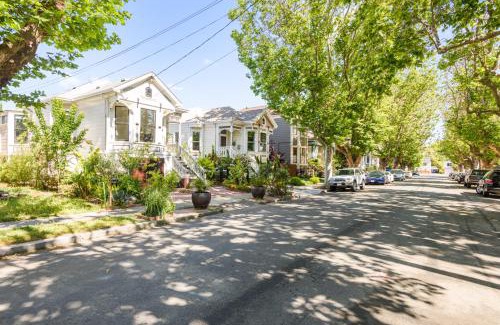 West Alameda House | Garden Level Flat in 1885 Queen Anne Victorian Cottage in Alameda
