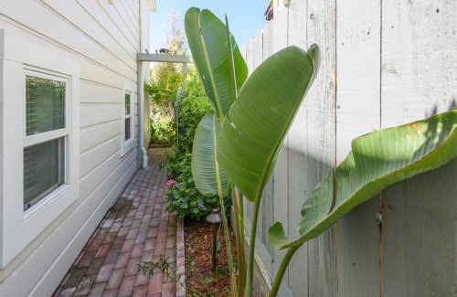 West Alameda House | Garden Level Flat in 1885 Queen Anne Victorian Cottage in Alameda