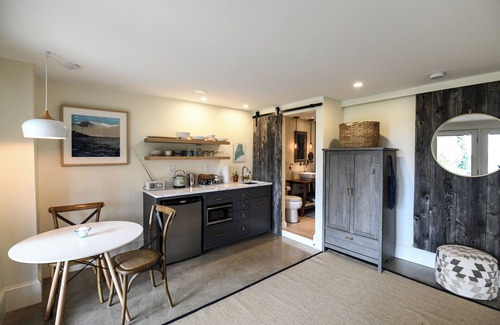 Kittery Apartment | Garden-Level Studio for 2 on the Harbor in Kittery, Maine!