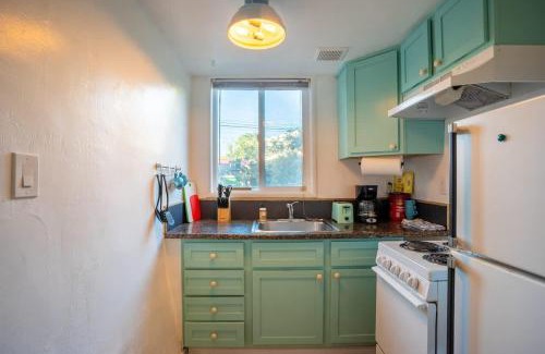 North Berkeley Apartment | Garden Oasis Cozy Home Near Bart Shop with Parking