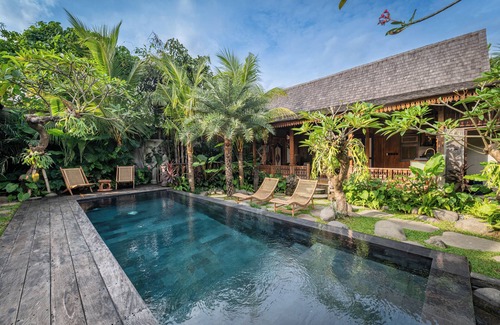 Batubelig Villa | Garden Oasis Wooden 2BR Villa in Batu Belig