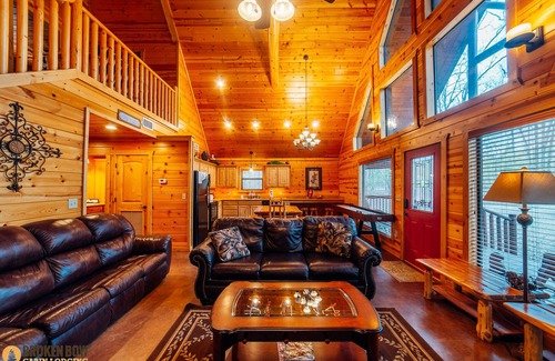 Broken Bow Cabin | Garden Of Eden: 4 BR + Loft, 2 Bath, Sleeps 10