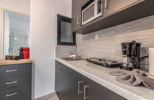 Kinosargous Apartment | Garden of Eden in Neos Kosmos
