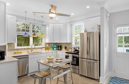 Bahama Village House | *GARDEN OF EMMA @ THE ANNEX* Private Home & Pool + LAST KEY SERVICES…