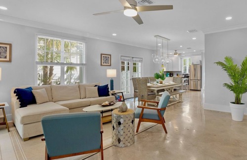 Bahama Village House | *GARDEN OF EMMA @ THE ANNEX* Private Home & Pool + LAST KEY SERVICES…