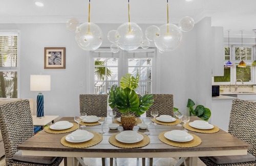 Bahama Village House | *GARDEN OF EMMA @ THE ANNEX* Private Home & Pool + LAST KEY SERVICES…