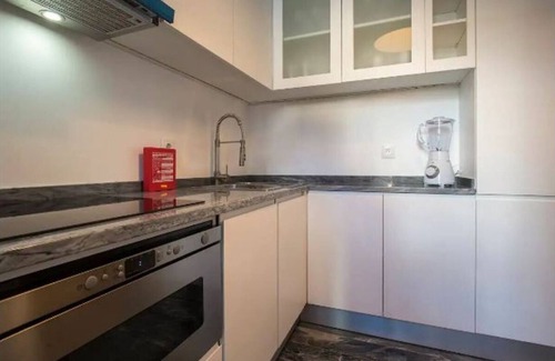 Sao Bento Apartment | Garden Retreat in Lisbon's Heart – 3-Bedroom Apt with Terrace & Authentic Vibes
